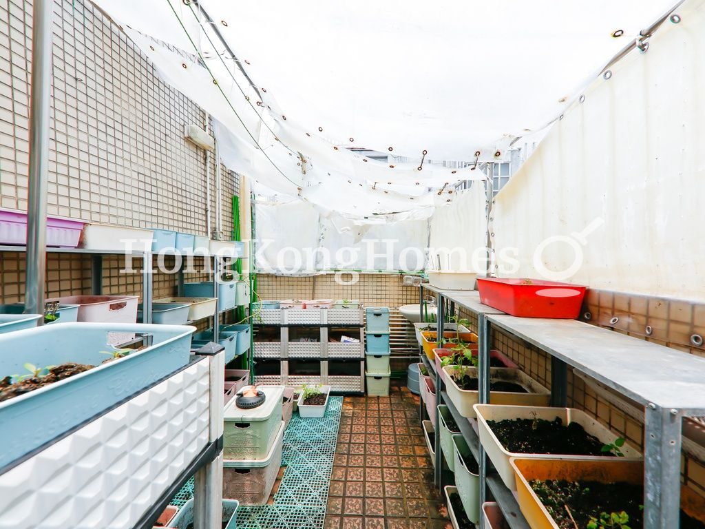 Private Roof Terrace — 俊威閣，薄扶林