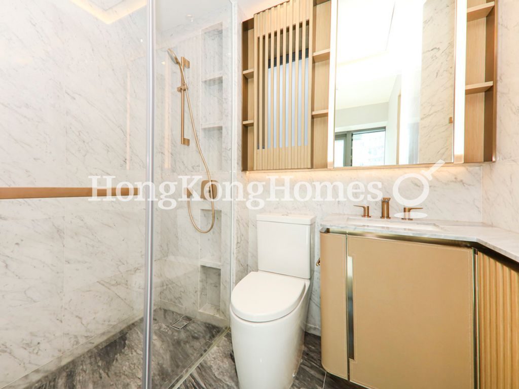 Ensuite Bathroom — Richmond, Mid-levels West