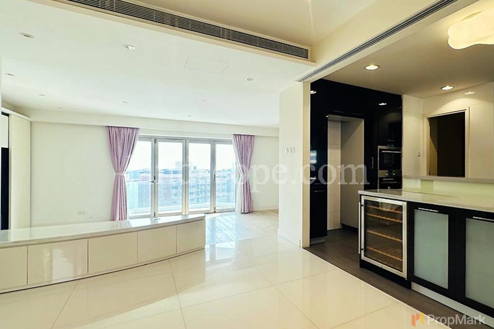 photo 3 — Woodbury Court, Pokfulam
