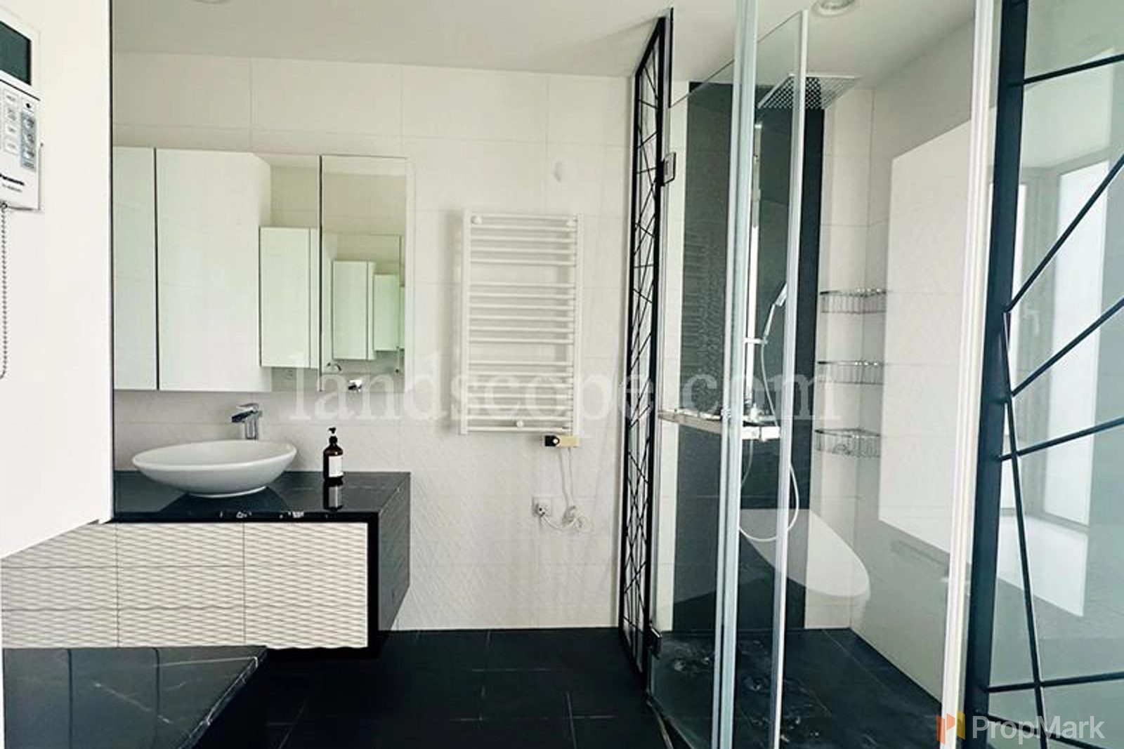 photo 6 — Woodbury Court, Pokfulam