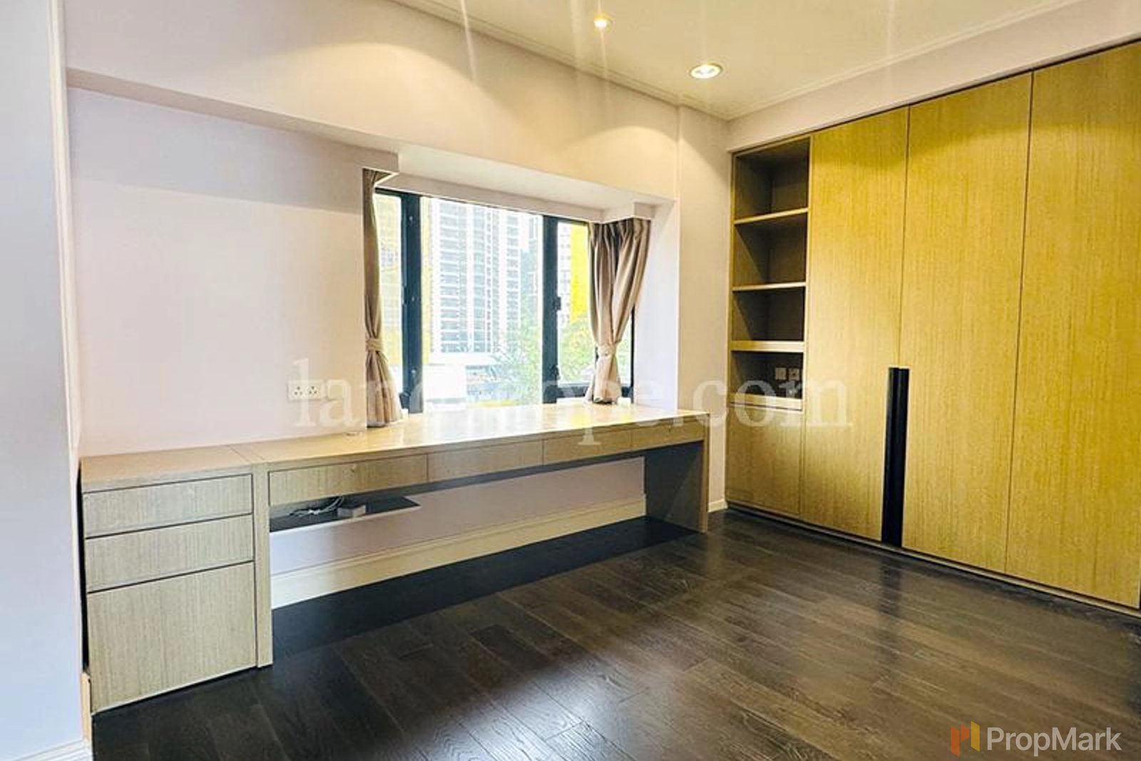 photo 7 — Woodbury Court, Pokfulam