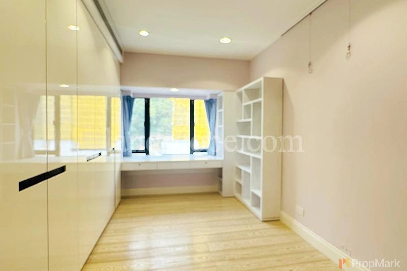 photo 8 — Woodbury Court, Pokfulam