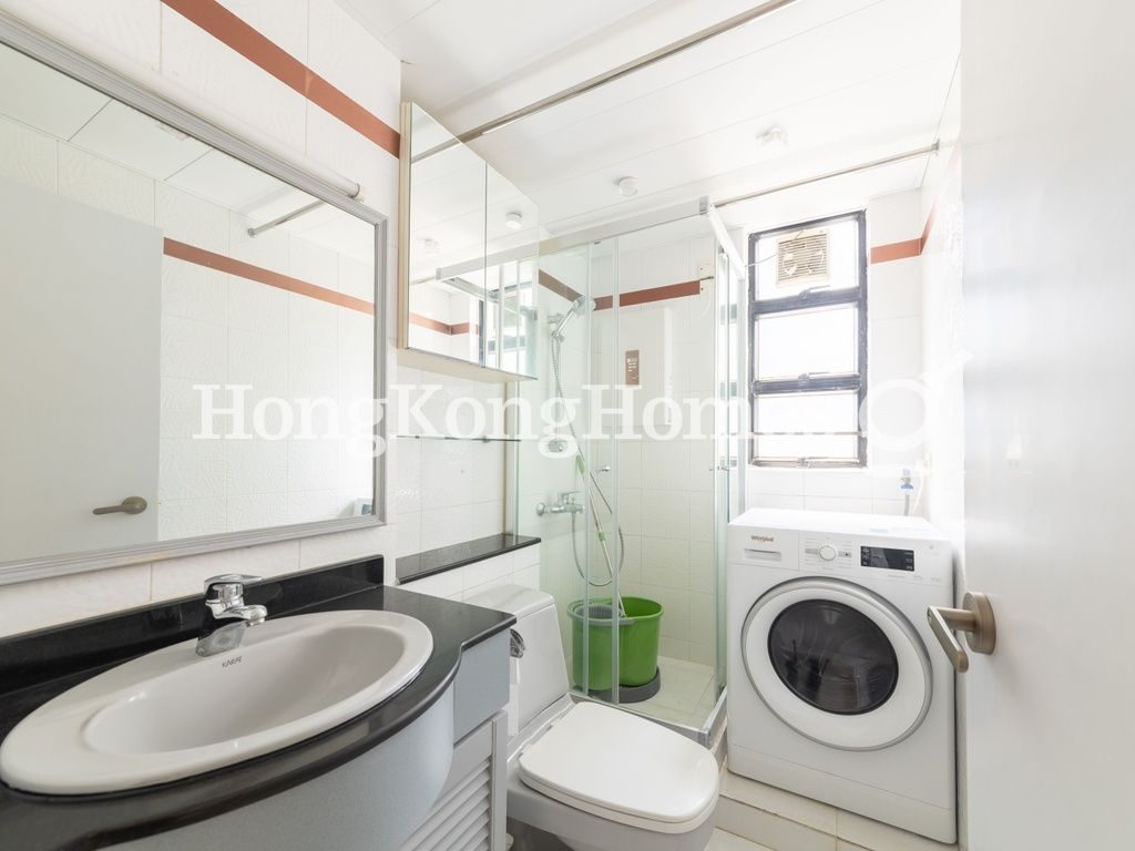 Guest Bathroom — 誠和閣1座，跑馬地
