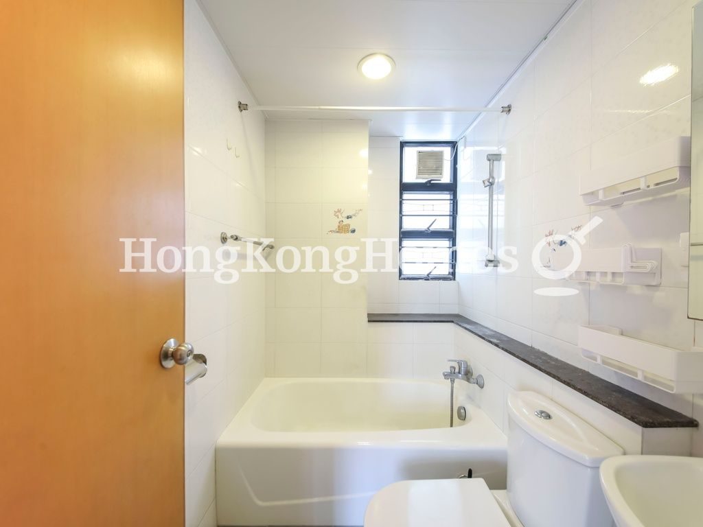 Guest Bathroom — 誠和閣1座，跑馬地