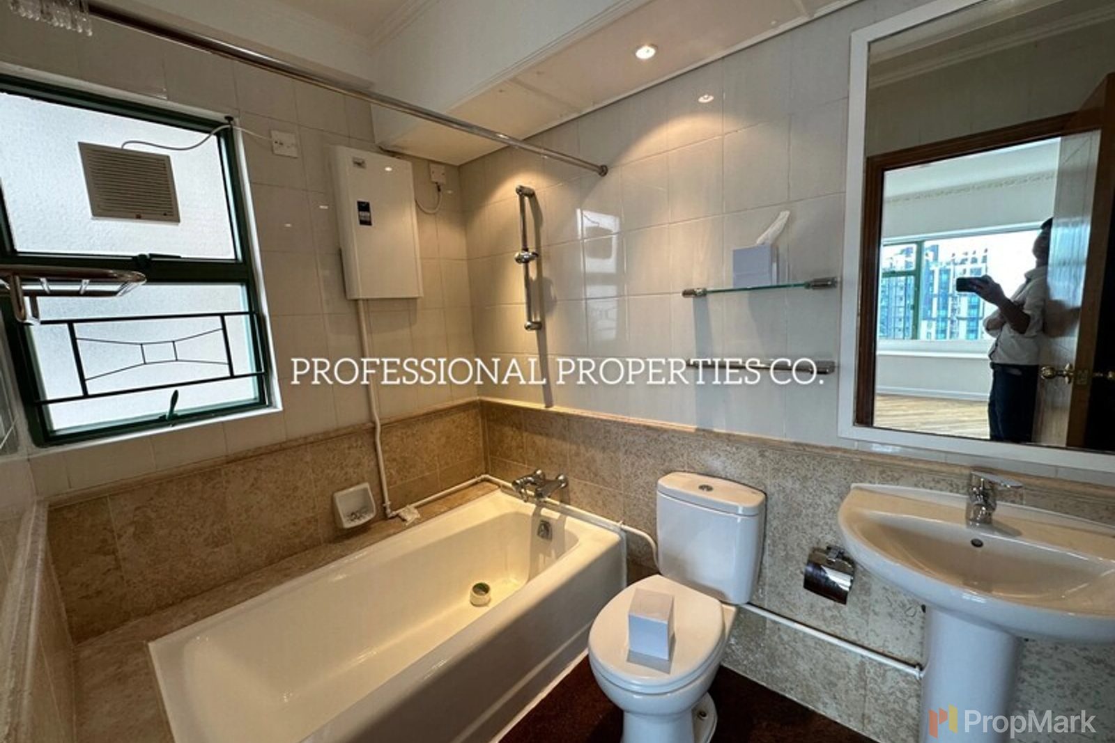 photo 8 — Robinson Place, Mid-levels West