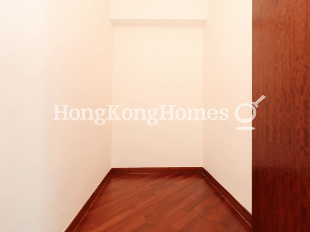 Walk-in Closet in Bedroom — 囍匯 - 第1期- 第5座，灣仔