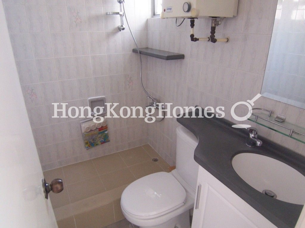 Guest Bathroom — 昌運大廈，西環堅尼地城