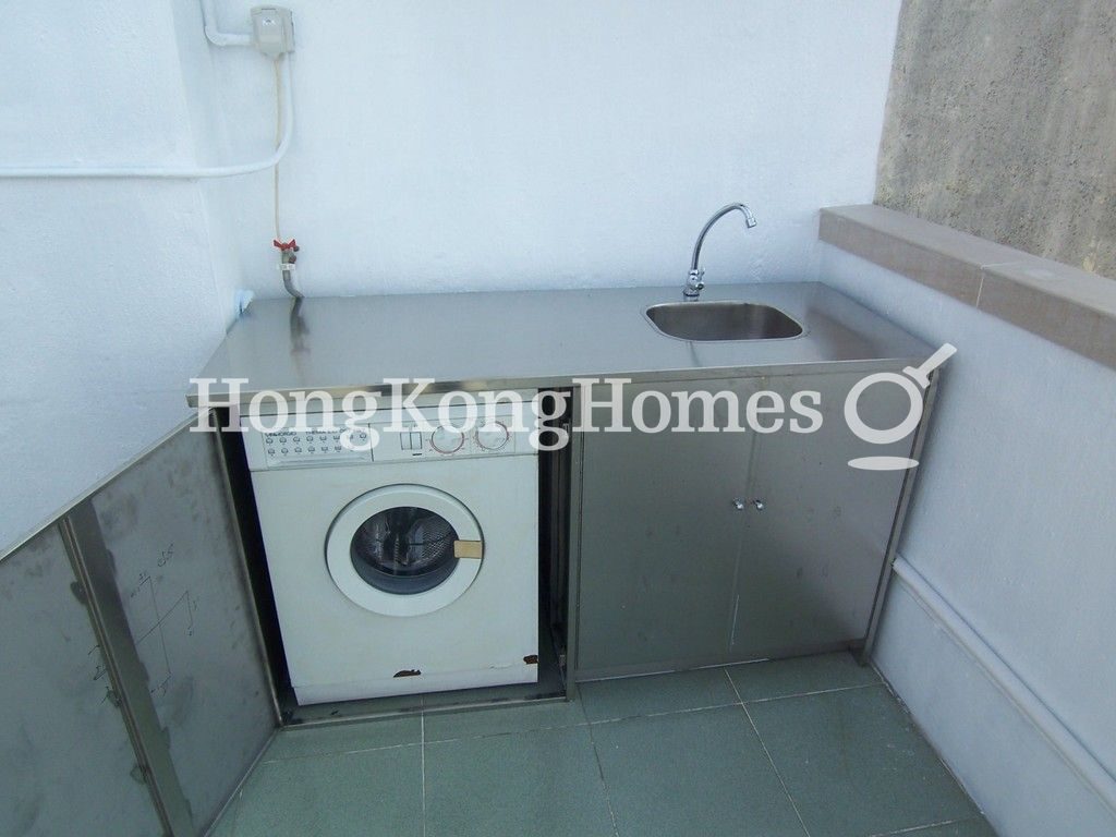 Dirty Kitchen on Roof Terrace — 昌運大廈，西環堅尼地城