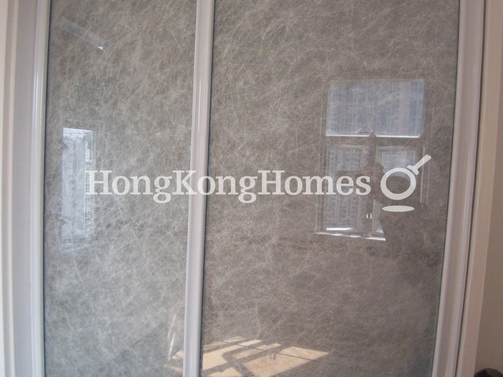 Built-in Wardrobe in Master Bedroom — 昌運大廈，西環堅尼地城