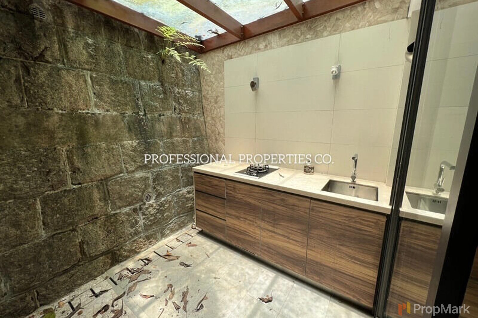 photo 4 — Mayfair Court, Happy Valley