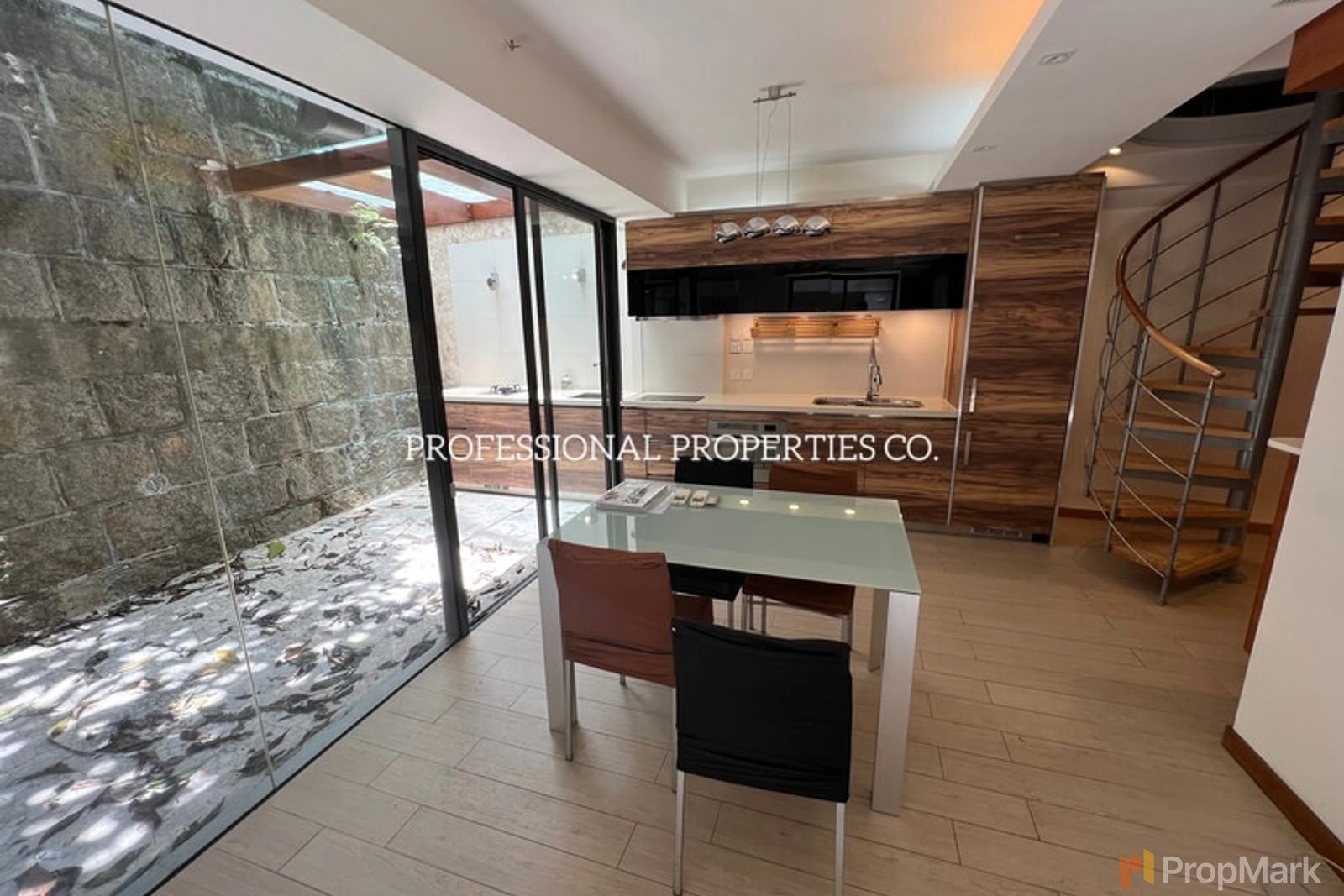 photo 7 — Mayfair Court, Happy Valley