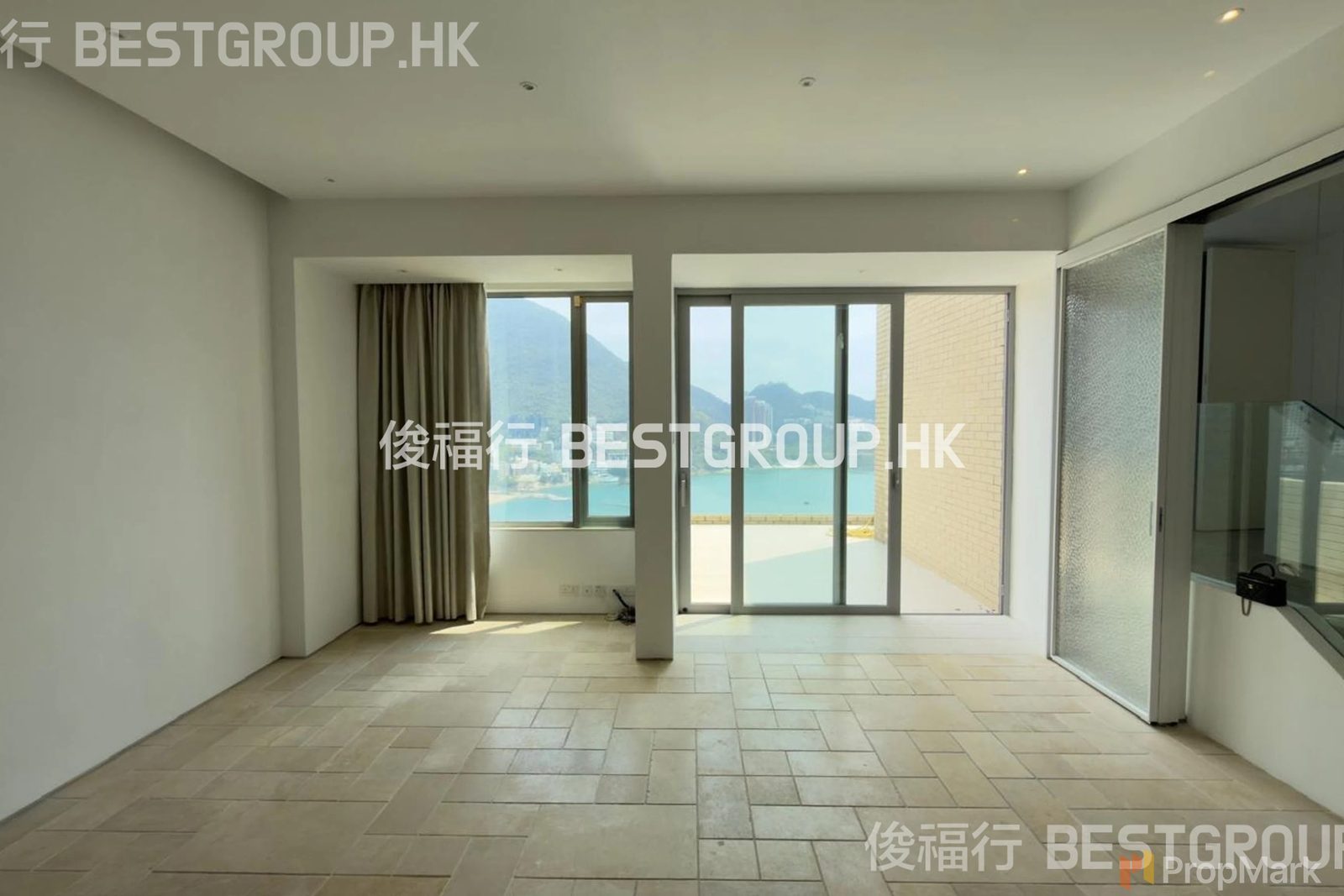 photo 2 — The Beachfront, Southside