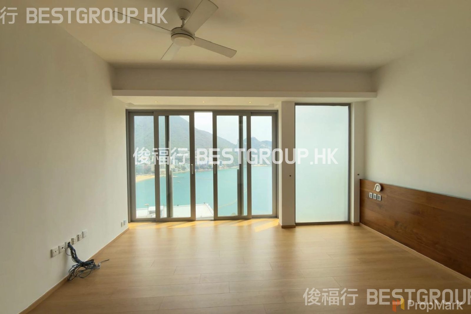 photo 6 — The Beachfront, Southside