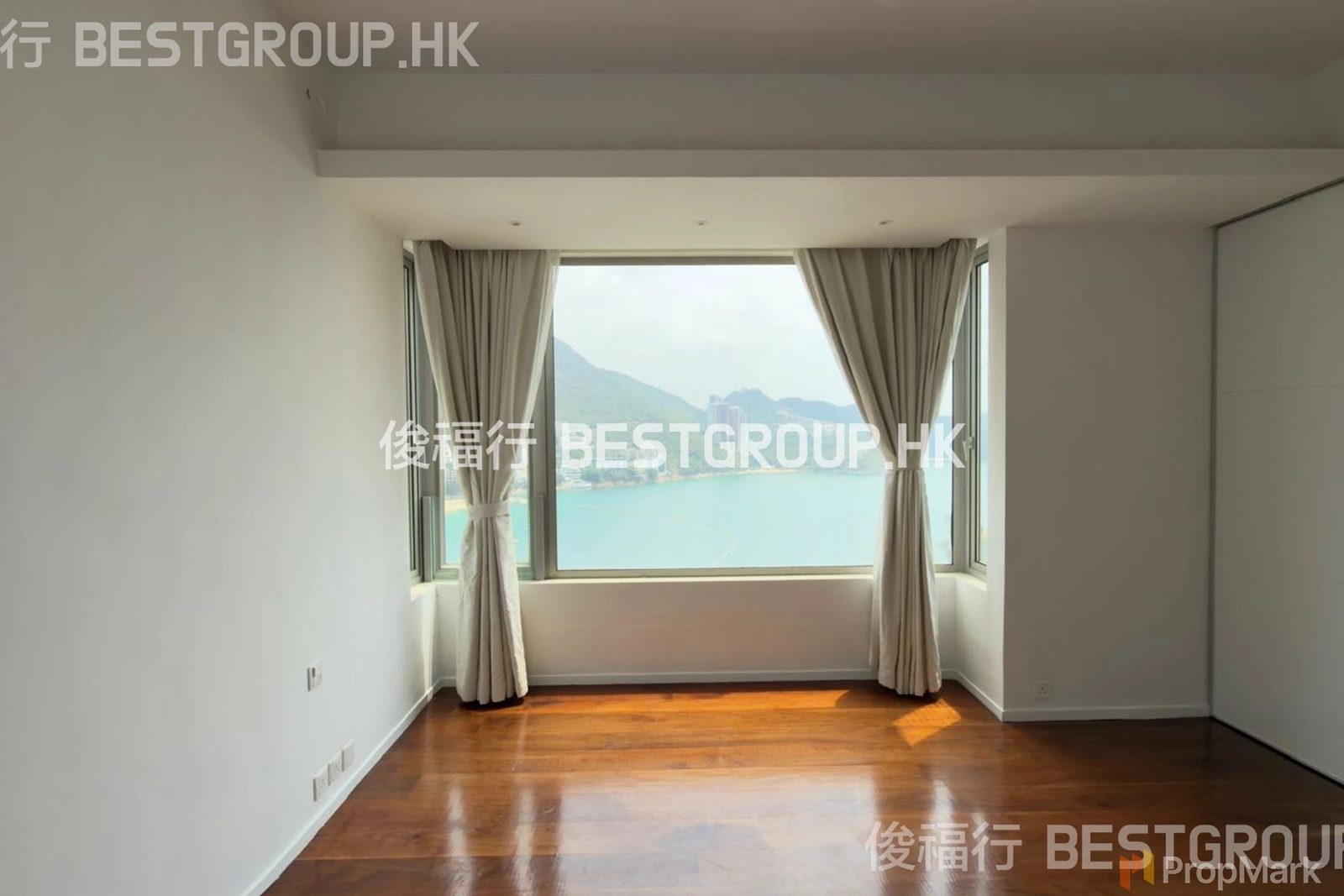 photo 10 — The Beachfront, Southside
