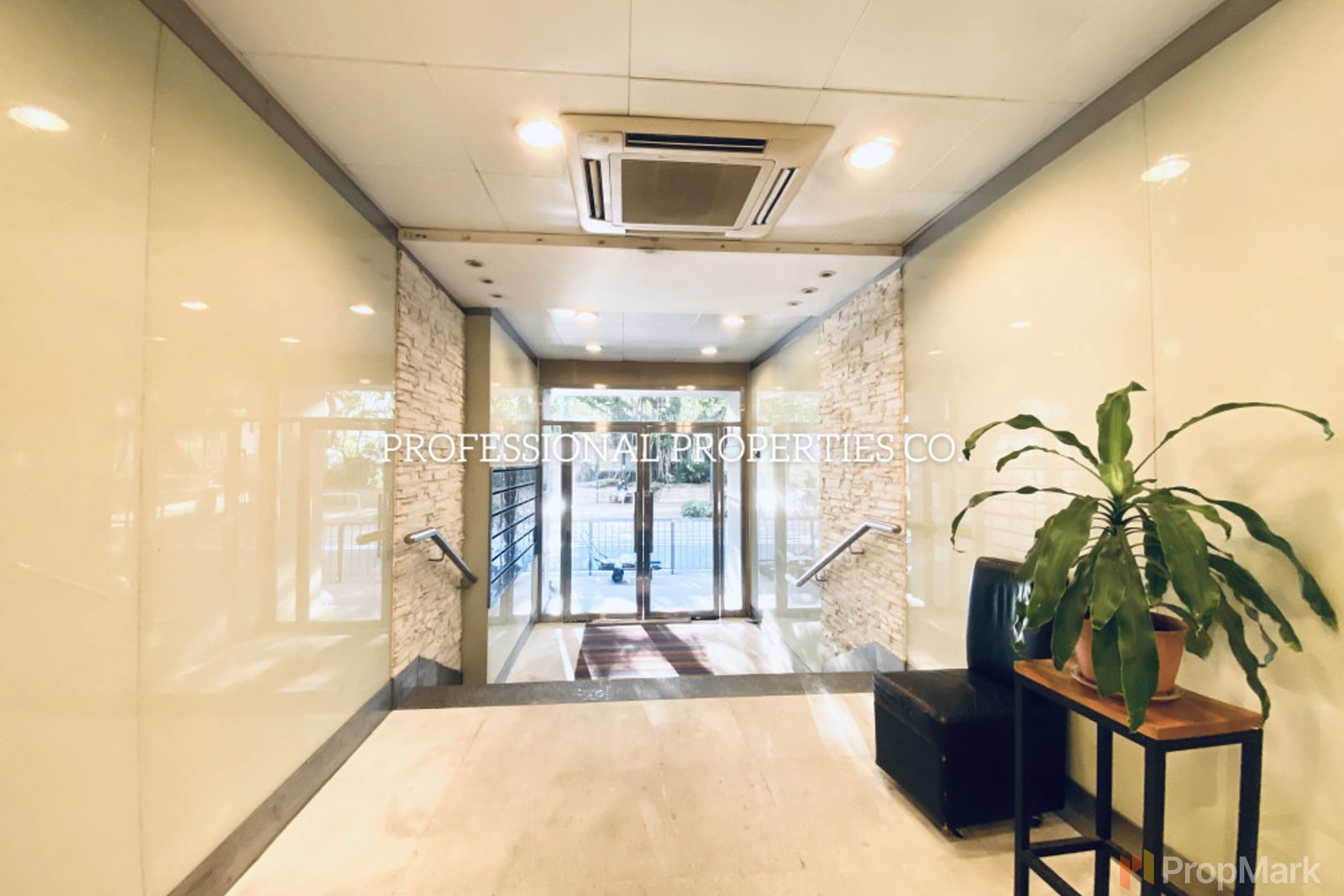 相片 4 — 銀禧大廈，跑馬地