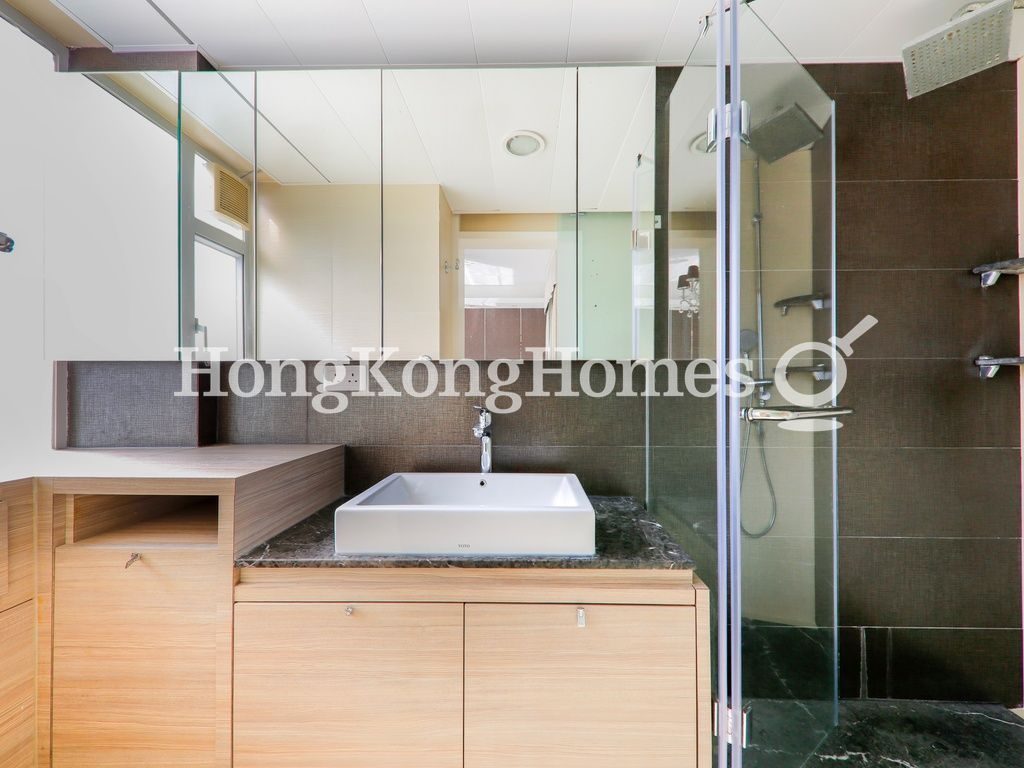 Master Bathroom — 康怡花園 D座，太古城