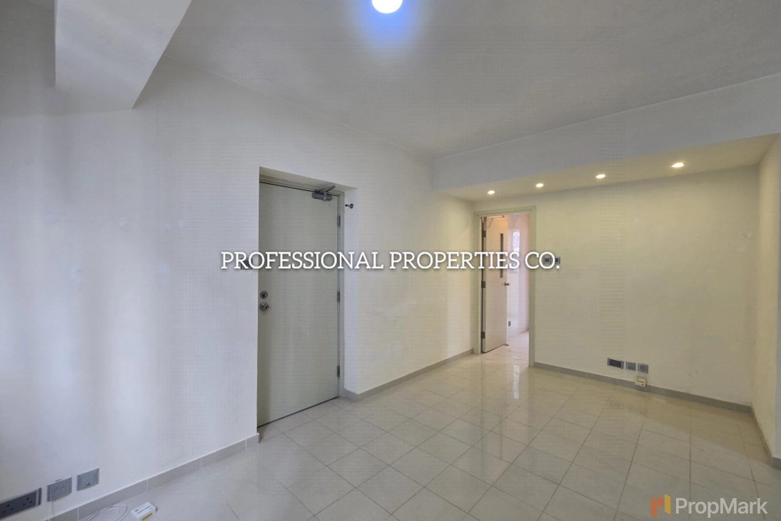 photo 2 — Bonanza Court, Mid-levels West