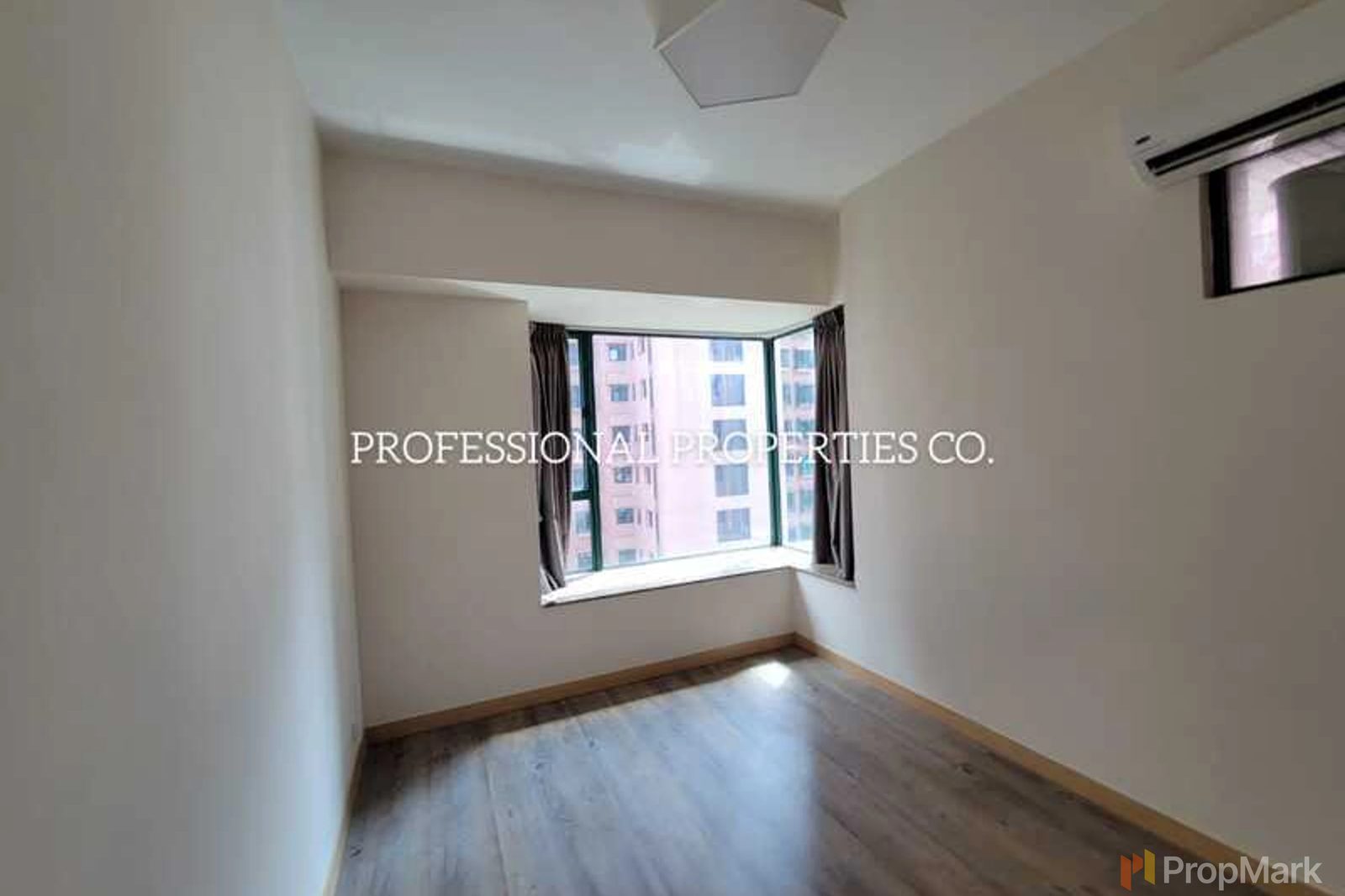 photo 3 — Hillsborough Court, Mid-levels Central