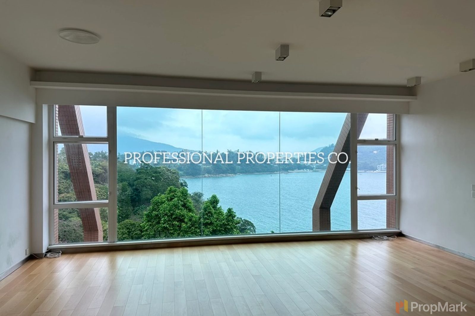 photo 4 — Cypresswaver Villas, Southside