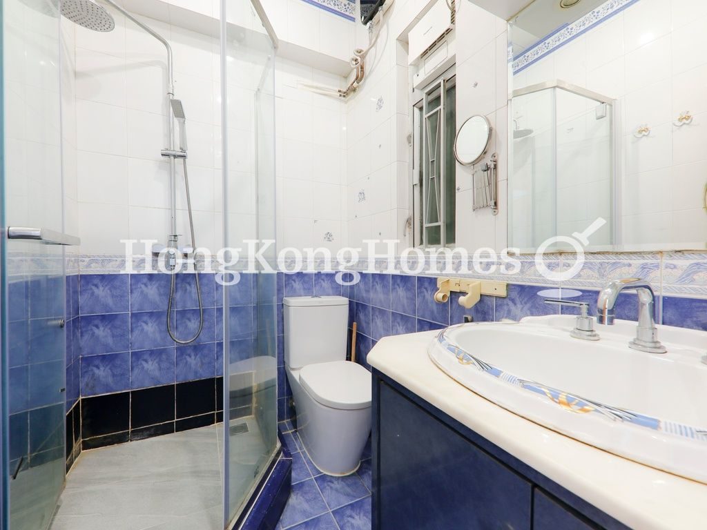 Guest Bathroom — 堅苑大廈，西半山