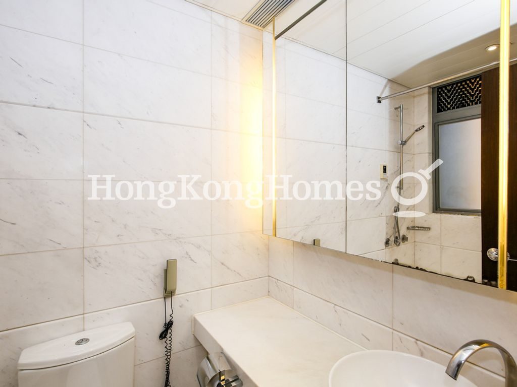 Guest Bathroom — 盈峰一號，上環