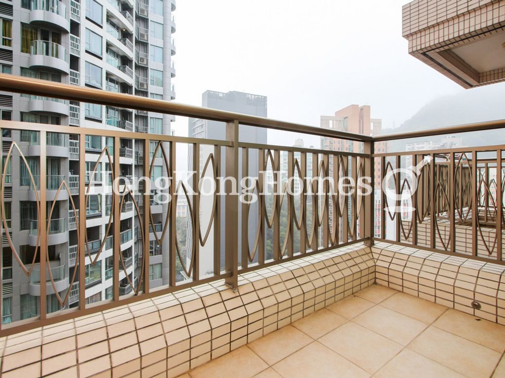 Balcony off Living and Dining Room — 尚翹峰 2 座，灣仔
