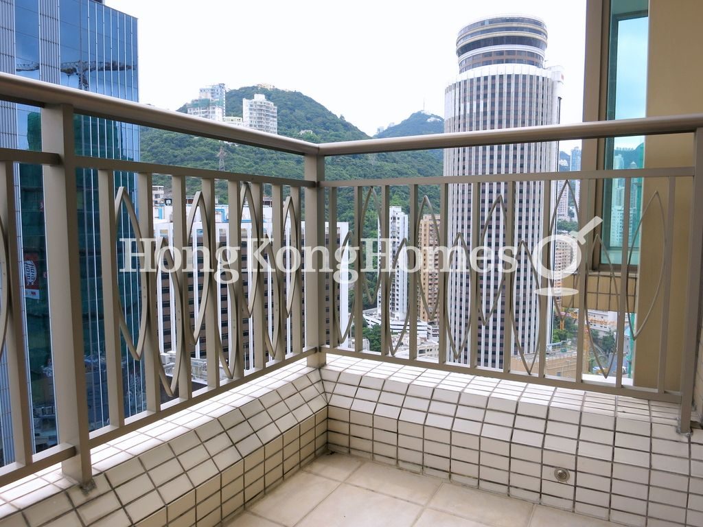 Balcony off Living & Dining Rm — 尚翹峰 3 座，灣仔