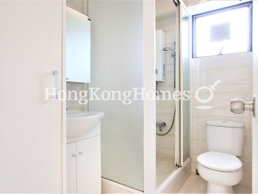 Guest Bathroom — 匯翠台 - 第02座，跑馬地