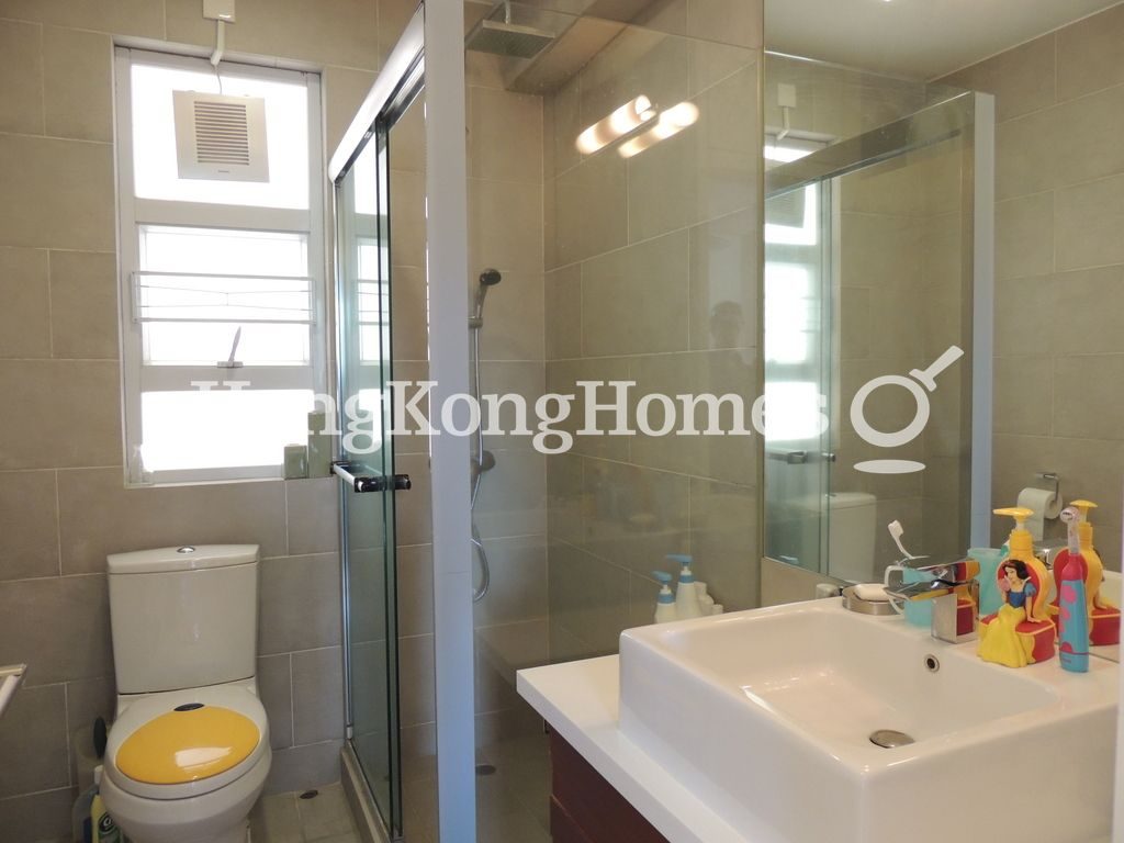 Guest Bathroom — Viking Villas - Block C, North Point Hill