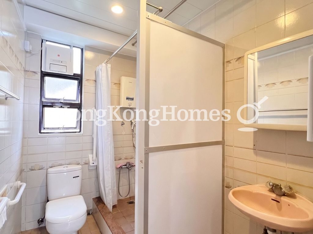 Master Bathroom — Regent Height, Western / Kennedy Town