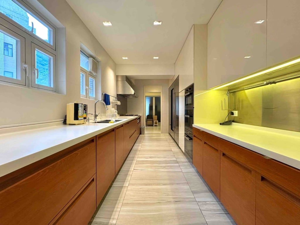 photo 12 — Grenville House, Mid Levels Central