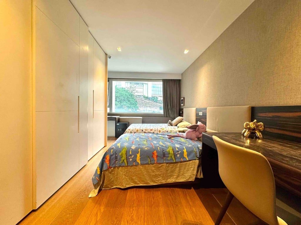 photo 7 — Grenville House, Mid Levels Central