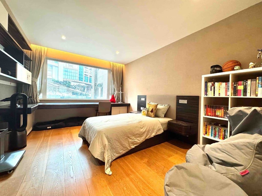 photo 8 — Grenville House, Mid Levels Central