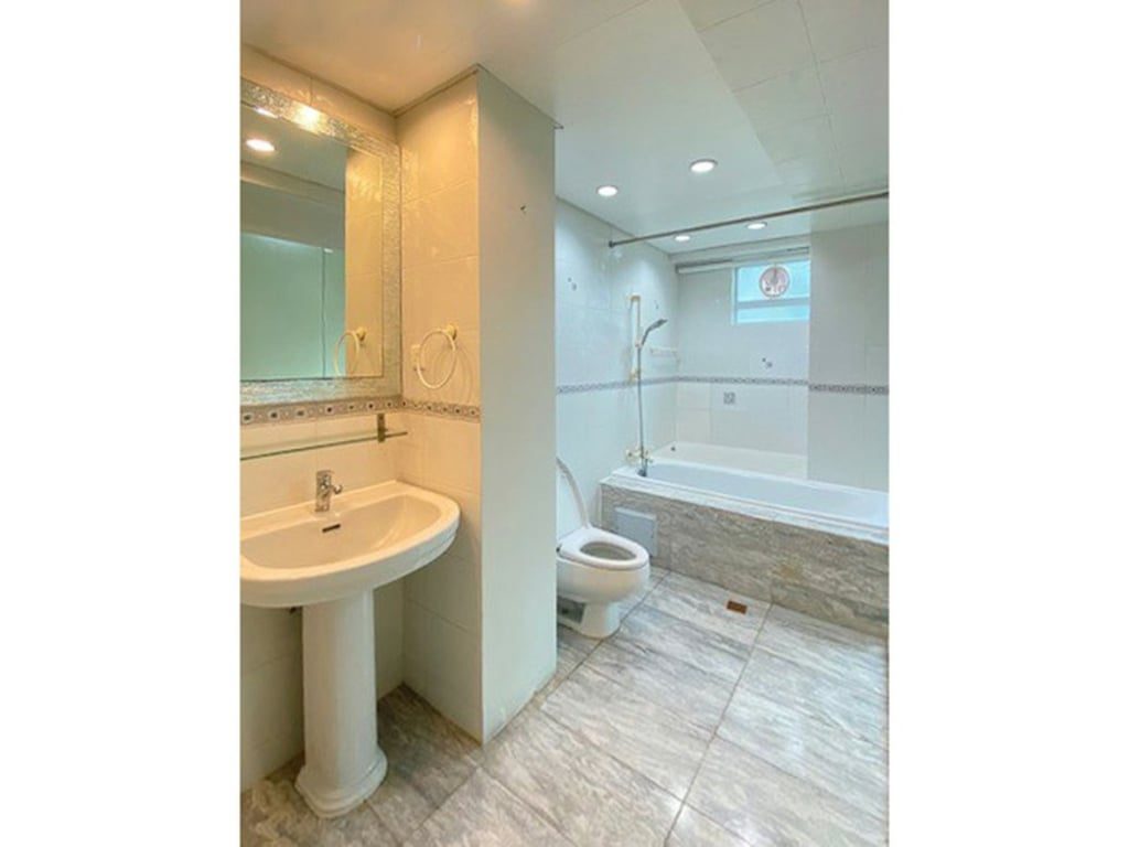 photo 13 — Skyline Mansion Blk 2, Mid Levels West
