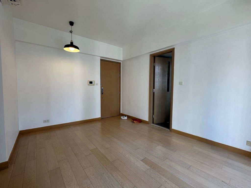 photo 2 — Island Crest, Sai Ying Pun