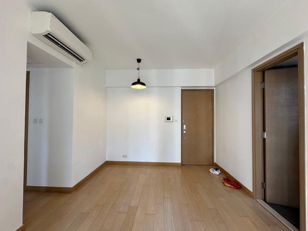 photo 3 — Island Crest, Sai Ying Pun
