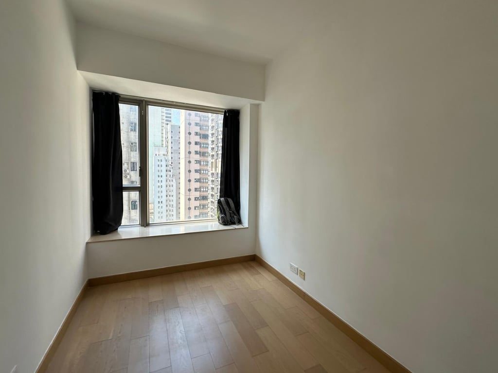 photo 5 — Island Crest, Sai Ying Pun