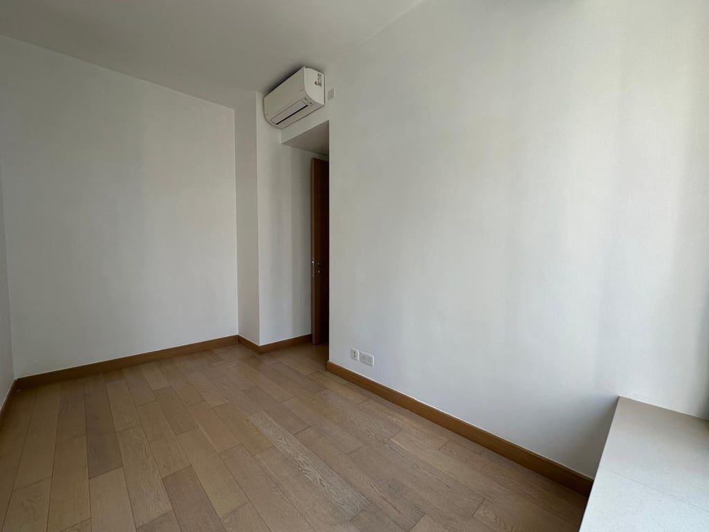 photo 6 — Island Crest, Sai Ying Pun