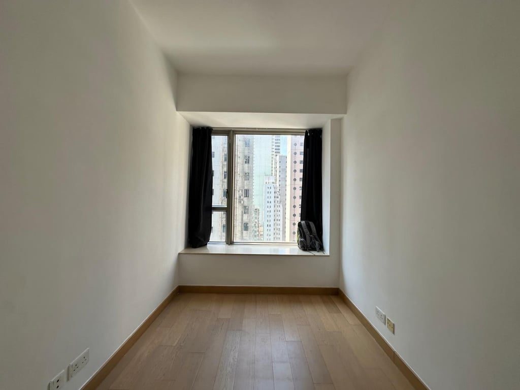 photo 7 — Island Crest, Sai Ying Pun