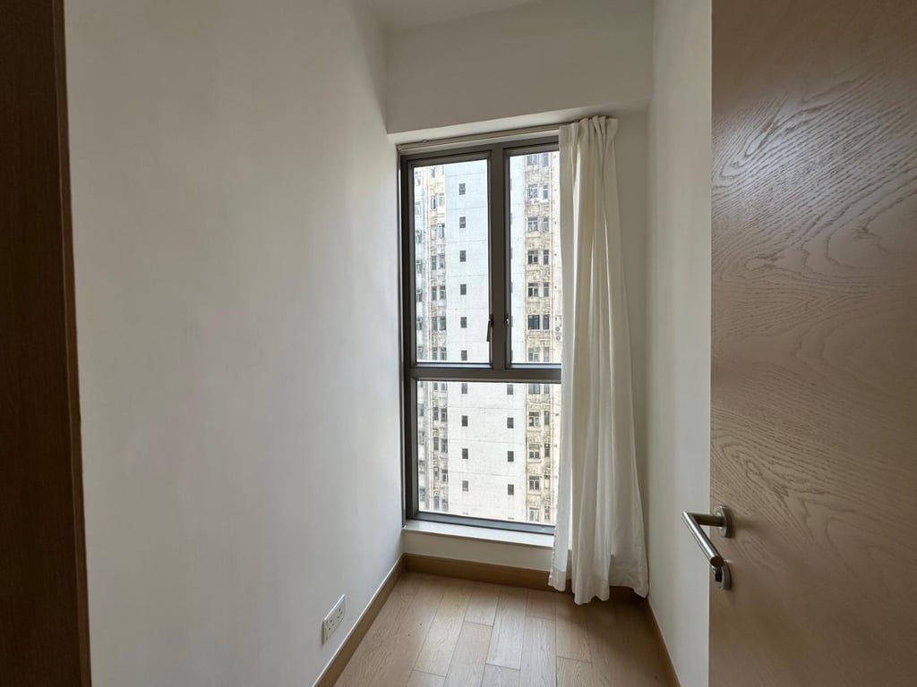 photo 8 — Island Crest, Sai Ying Pun