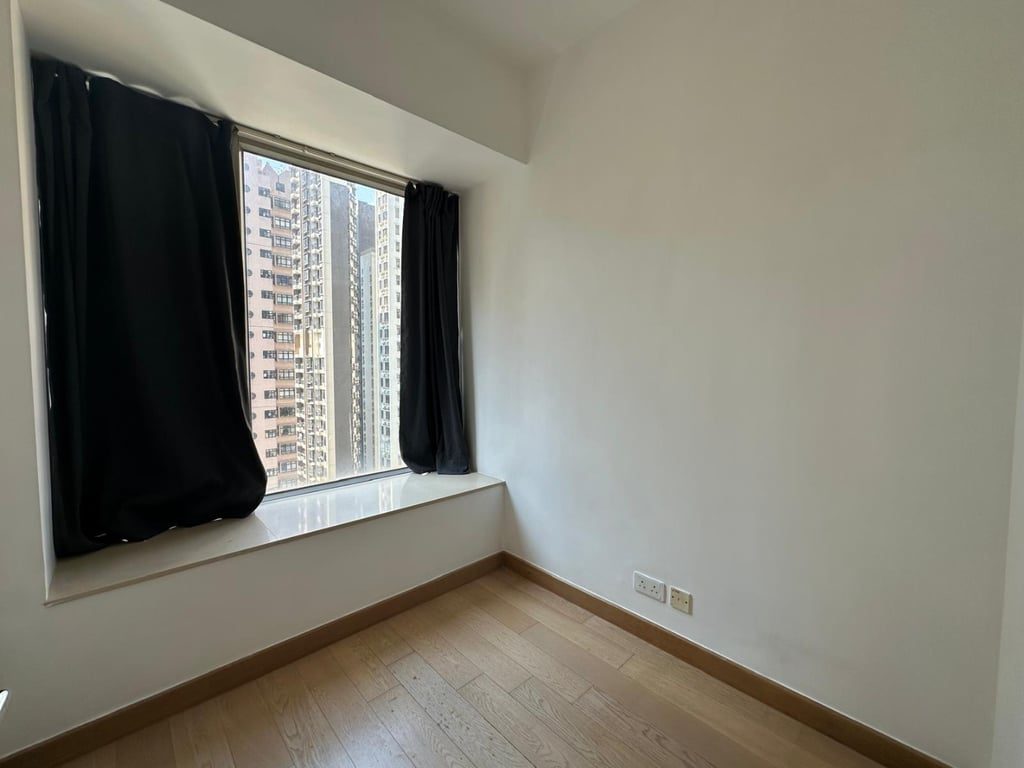 photo 9 — Island Crest, Sai Ying Pun