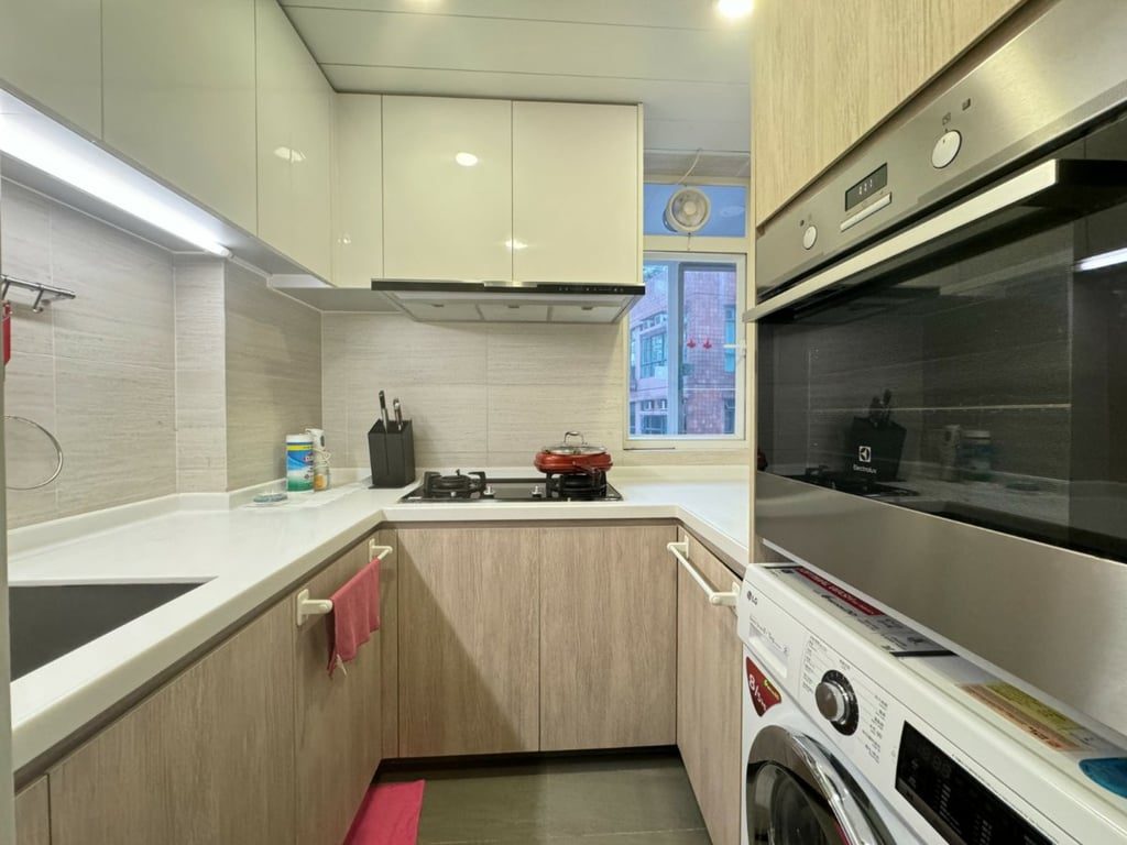 photo 4 — Merry Court, Mid Levels West
