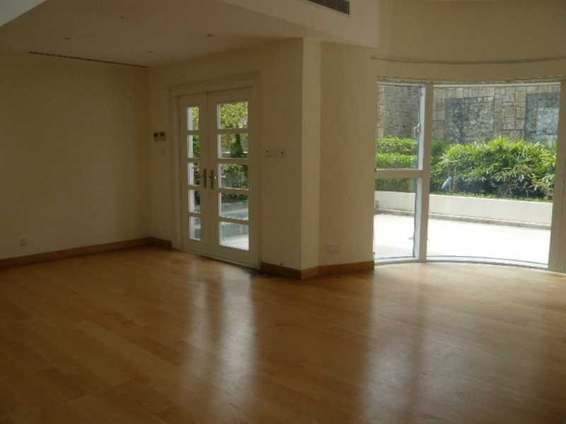 photo 8 — 56 Plantation Road, The Peak