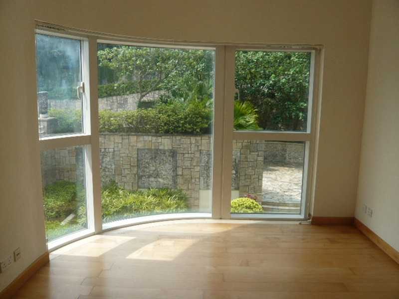 photo 9 — 56 Plantation Road, The Peak