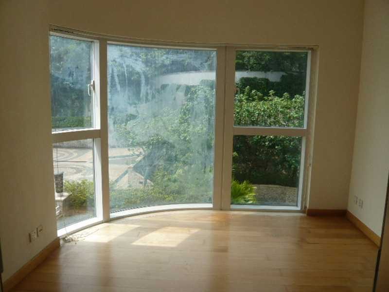 photo 10 — 56 Plantation Road, The Peak
