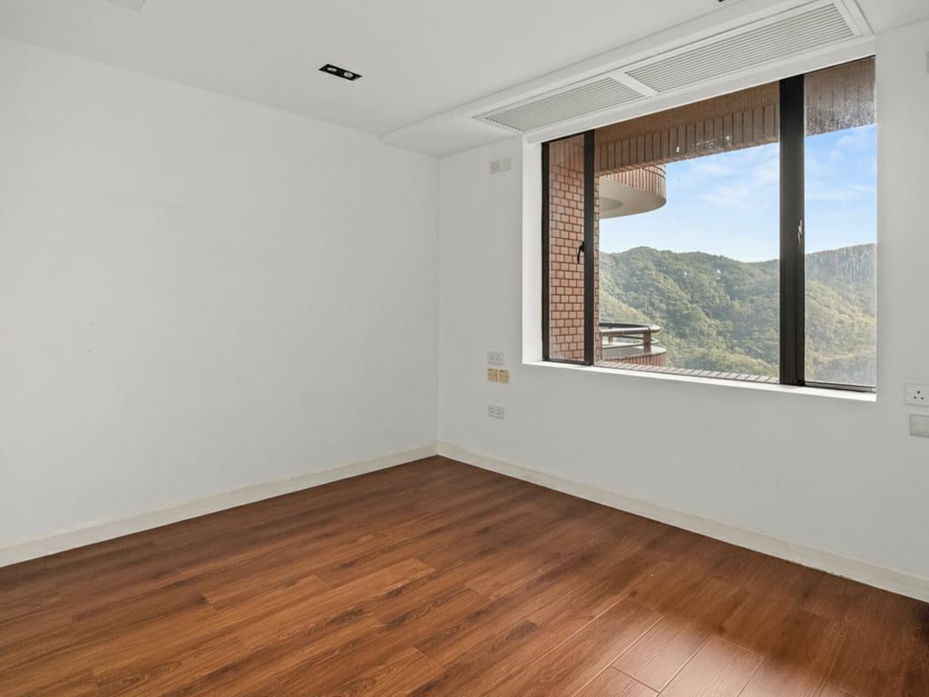 photo 7 — Hong Kong Parkview T8, Repulse Bay