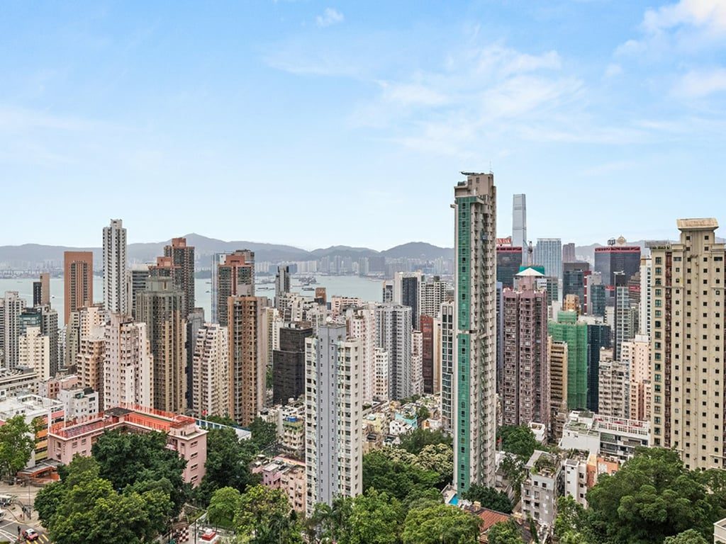 photo 2 — Hong Kong Garden, Mid Levels Central