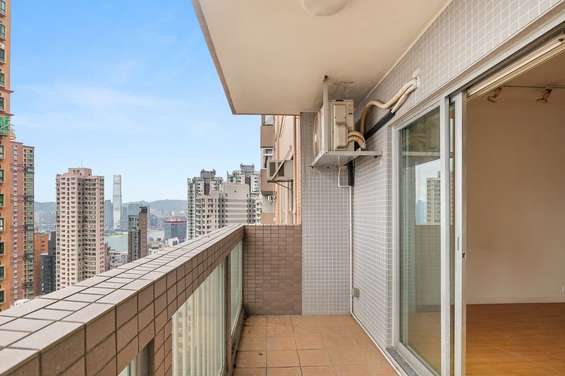 photo 3 — Realty Garden, Mid Levels Central