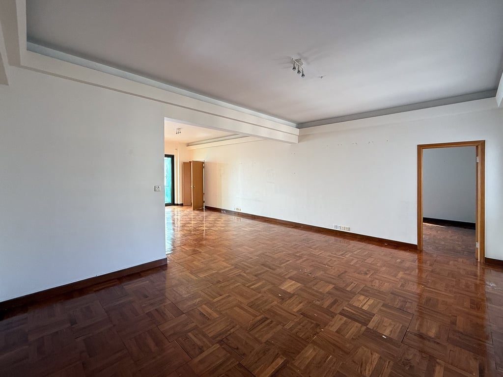 photo 3 — Vivian Court, The Peak