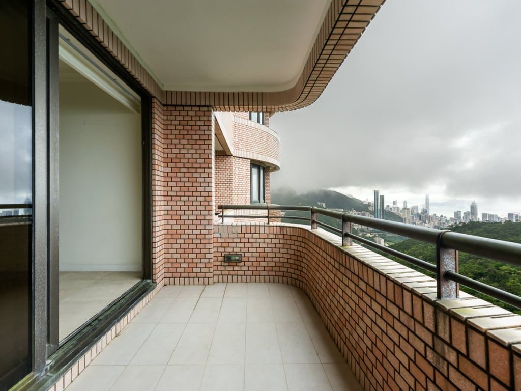 photo 2 — Hong Kong Parkview Twr 17, Repulse Bay